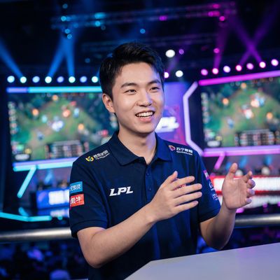 偷拍电竞解说张毅